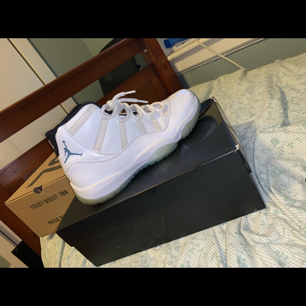 Jordan 11 Legend Blue